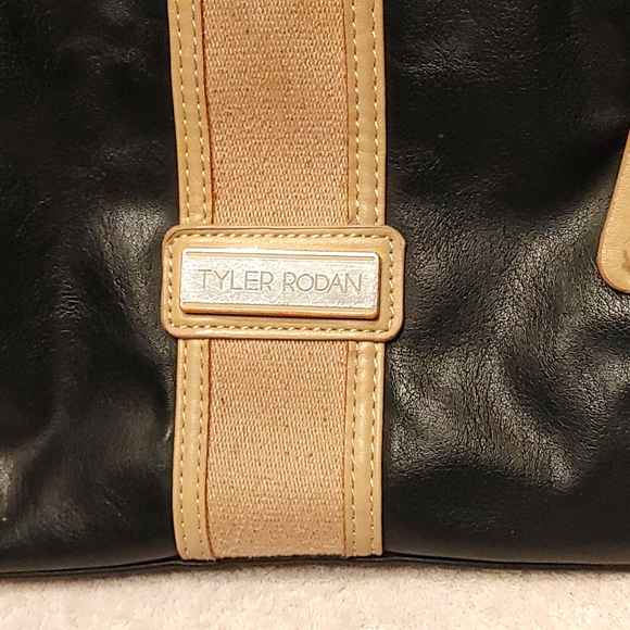 🌺BOGO🌺Tyler Rodan Crossbody Purse - Picture 2 of 10